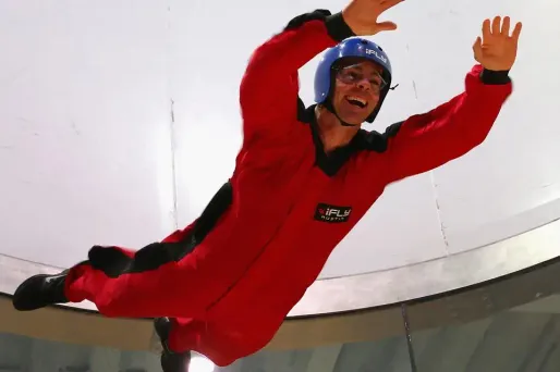 Il projette de sauter de 7.600 mètres sans parachute