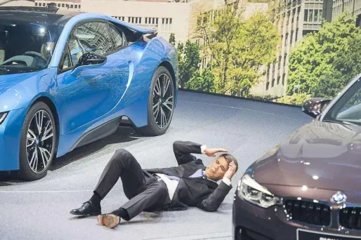 Harald Krüger, patron de BMW depuis mai dernier, tenait une conférence de presse sur le stand de la société, quand il a fait un malaise.
