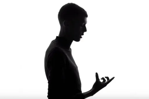 Stromae s'attaque au cancer dans son dernier clip