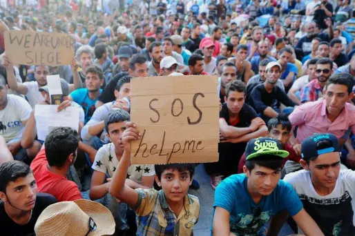 Les migrants refusent de quitter la gare de Biscke jeudi pour aller dans un camp de réfugiés.