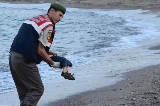 Les passeurs présumés de l'enfant syrien noyé écroués