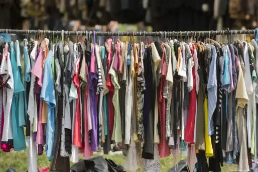 Rentrée : plus d'un tiers des Français achètent des vêtements d'occasion