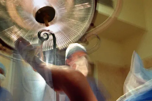 Touchers vaginaux sans consentement : comment mettre fin à ces "pratiques inacceptables" ?