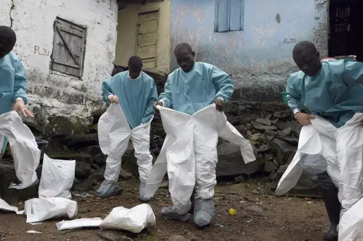 Ebola : déclarée guérie, une infirmière britannique rechute