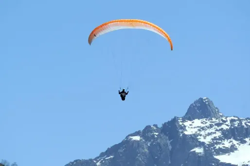 Elle invente un accident de parapente pour sécher un rendez-vous
