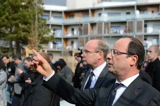 Hollande veut reconquérir l'électorat des banlieues