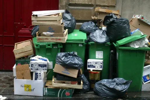 Quand les poubelles débordent à Paris