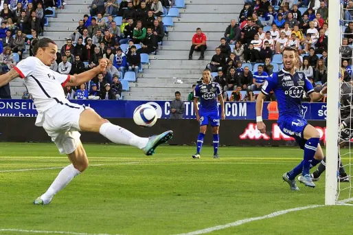 Ligue 1 : le PSG bat Bastia avec un doublé de Zlatan