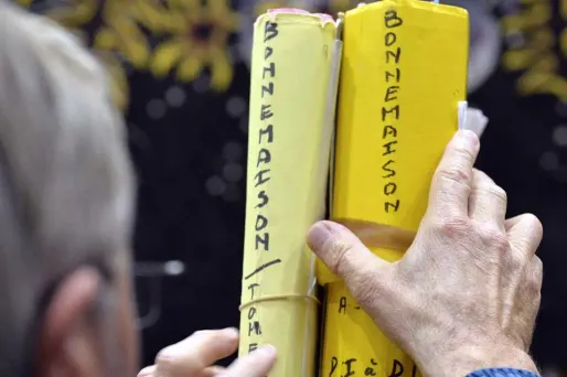 Les dossiers de l'affaire Bonnemaison pour son procès en appel à Angers.