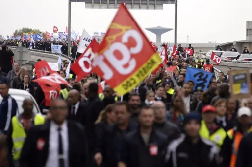 Violences à Air France : 5 gardes à vue prolongées