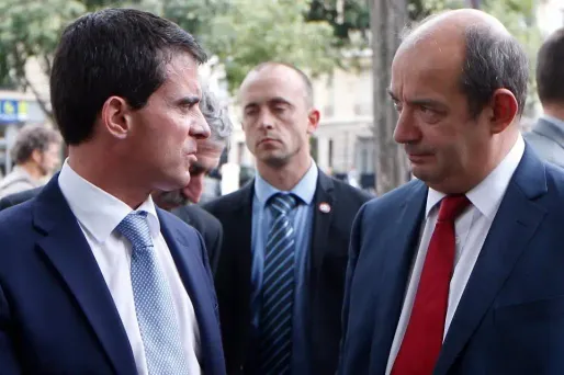 Air France: "L'Etat soutient la direction" selon Manuel Valls