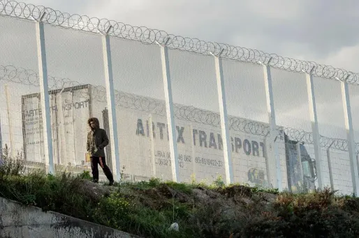 Calais : un migrant se blesse gravement en sautant sur un Eurotunnel