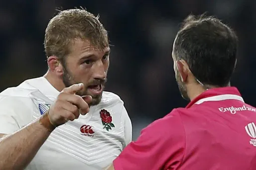 Chris Robshaw avec Romain Poite (1280x640) Adrian DENNIS/AFP