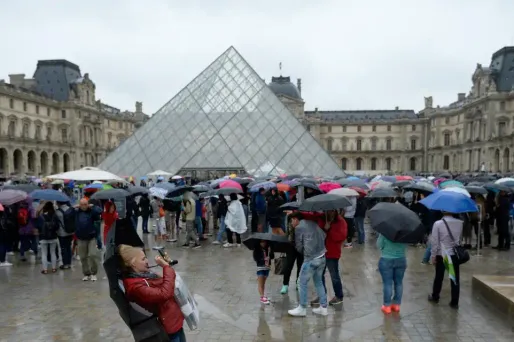Louvre 1280x640/ MIGUEL MEDINA / AFP