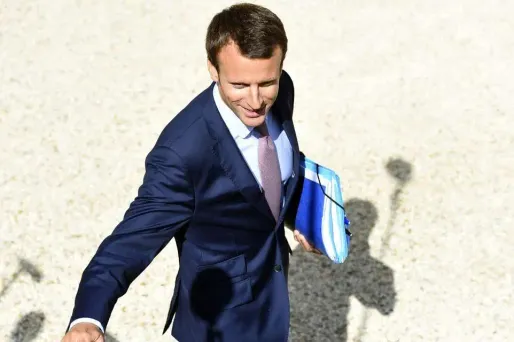 "Nous soutenons Air France dans la voie des réformes", assure Macron