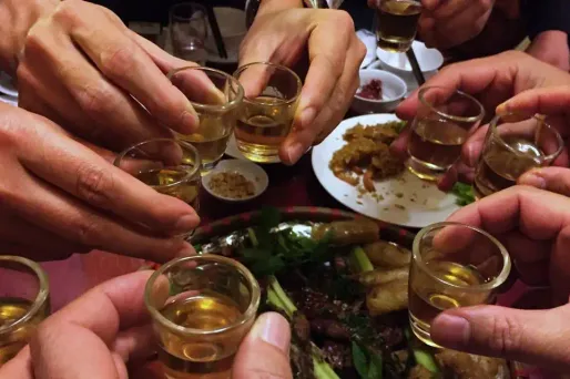 Assouplir la loi Evin ? Un danger pour les jeunes, estiment des spécialistes