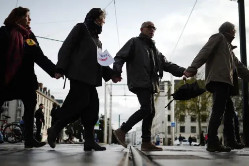 Une chaîne humaine s'était déjà formée samedi à Nantes.