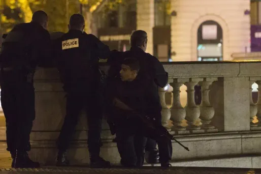 Deux suspects inculpés par la justice belge pour "attentat terroriste" à Paris