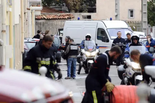 Un douanier qui participait à une surveillance de trafic d'armes lundi à Toulon a été tué par un tireur qui a également blessé un autre douanier et un policier, avant d'être arrêté.