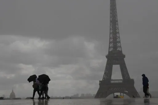 pluie paris ciel gris 1280