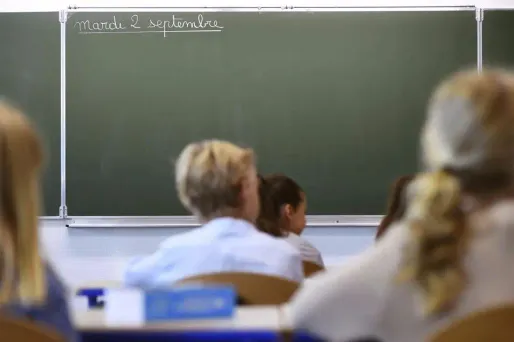 Les établissements scolaires rouvrent lundi, mais les sorties sont suspendues