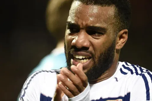 Lyon et Alexandre Lacazette vivent une campagne difficile en Ligue des champions.