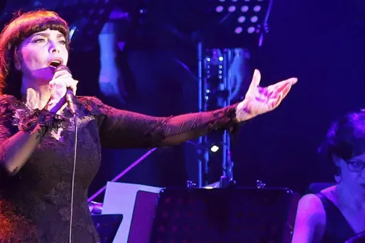 Mireille Mathieu, 1280x640