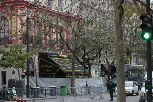 Une rescapée du Bataclan : "continuer à vivre, rien que pour leur dire qu'on les emmerde"