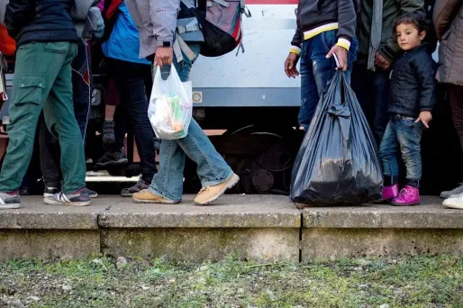 Arrivée en France des premiers demandeurs d'asile "relocalisés"