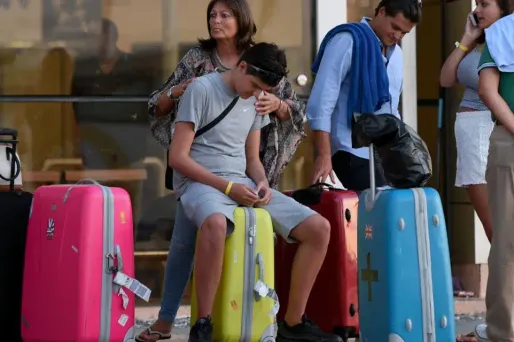 Le premier avion rapatriant des touristes de Charm el-Cheikh a atterri à Londres