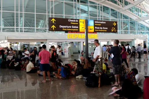 Volcan: l'aéroport de Bali fermé pour le deuxième jour consécutif