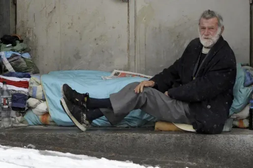 A Grenoble, le combat d'un restaurateur pour nourrir les sans-abris