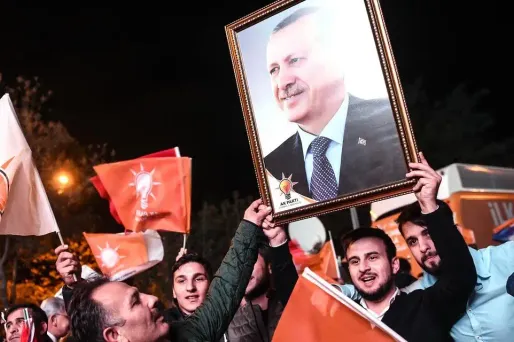 Hollande appelle Erdogan au "rassemblement" de la Turquie