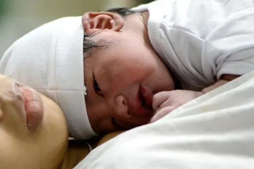 bébé nouveau né maternité 1280