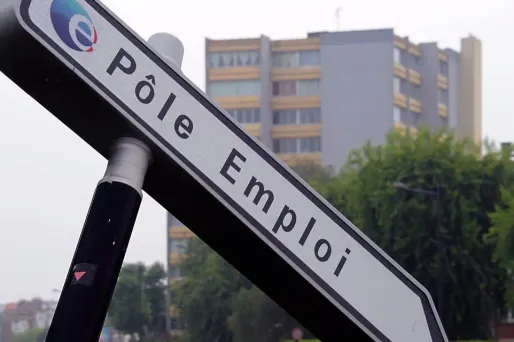 Pôle emploi : des salariés à temps plein incités à se désinscrire