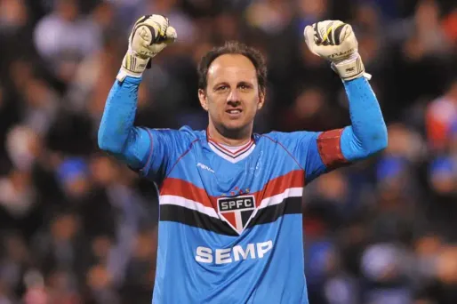 Rogerio Ceni, ici en 2013, a pris sa retraite, dimanche, après 1.237 matches avec Sao Paulo. Hector RETAMAL/AFP