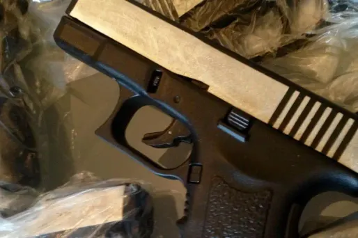 Une centaine de pistolets ont été saisis en région parisienne.