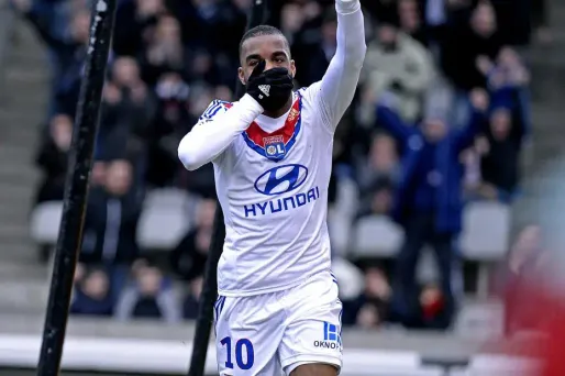 Alexandre Lacazette a inscrit un doublé face à Evian-TG, dimanche soir, au Stade Gerland.