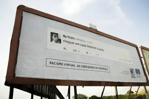 Brésil : des commentaires racistes des réseaux sociaux placardés dans la rue