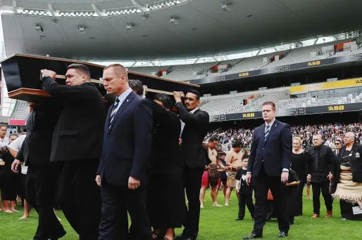 lomu cérémonie hommage 1280