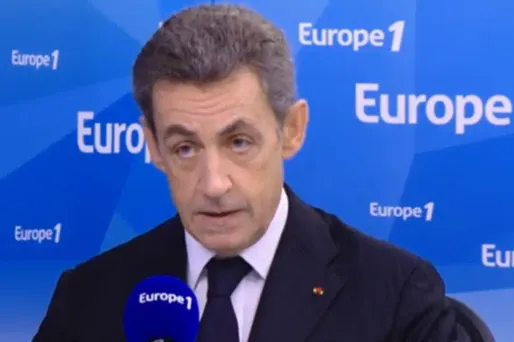 Sarkozy dénonce "une véritable démolition de la politique familiale"