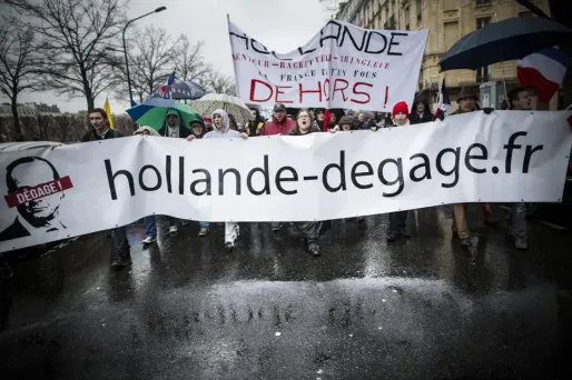 Le collectif "Jour de colère", rassemblement hétéroclite formé d'identitaires, d'intégristes catholiques, d'opposants au mariage homosexuel, de partisans de l'humoriste controversé Dieudonné et de familles.