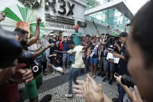 Brésil : quand les flash-mobs des favelas font peur