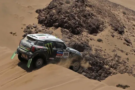 Dakar : la "souffrance" de Peterhansel