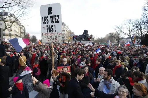 Des milliers de personnes se mobilisent dimanche contre l'avortement en France.