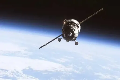 Les scientifiques japonais veulent nettoyer l'espace autour de la Terre de ses déchets.