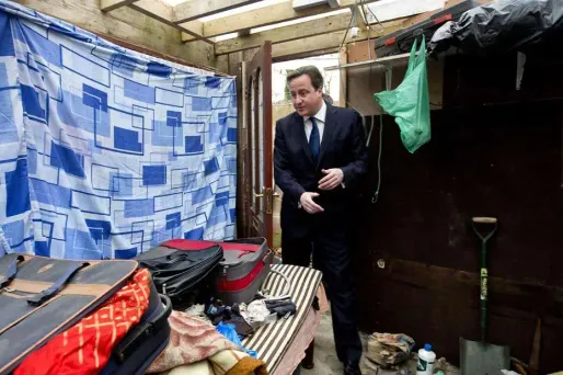 Le gouvernement du Premier ministre conservateur David Cameron s'est fixé comme objectif de faire passer le solde migratoire annuel sous la barre des 100.000 avant 2015.