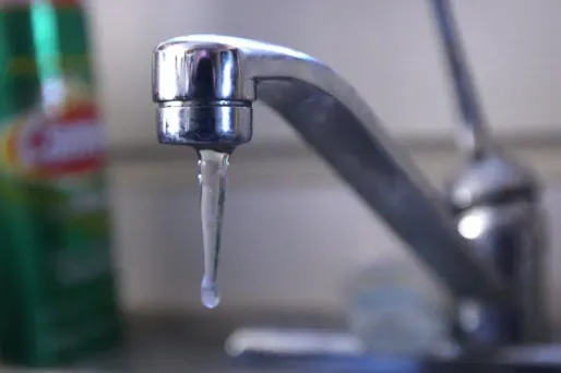 Entre 2006 et 2013, Marc aurait refusé de couper l'eau à environ 1.000 foyers.