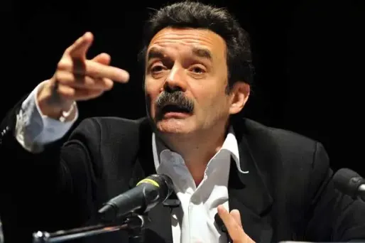 Edwy Plenel, fondateur de Mediapart, réclamait un passage au taux réduit pour la presse en ligne. Il a obtenu gain de cause.