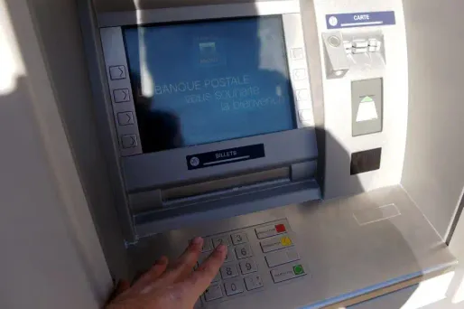 Les distributeurs de billets bientôt piratables ?